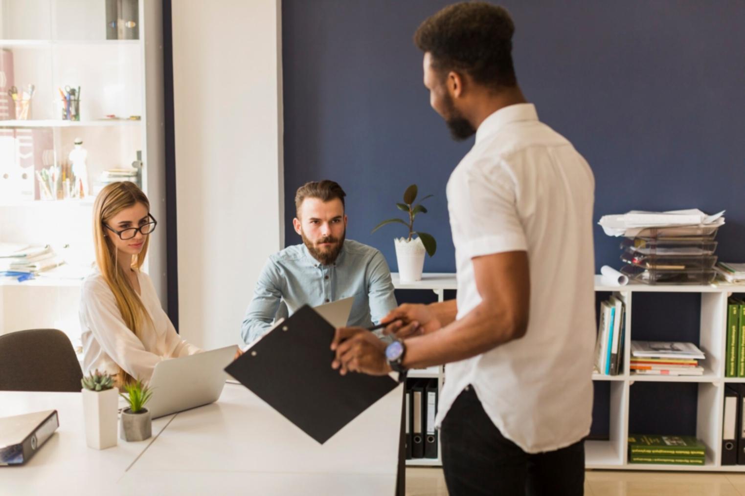 Environnement d'apprentissage moderne avec outils d'analyse financière et graphiques de données