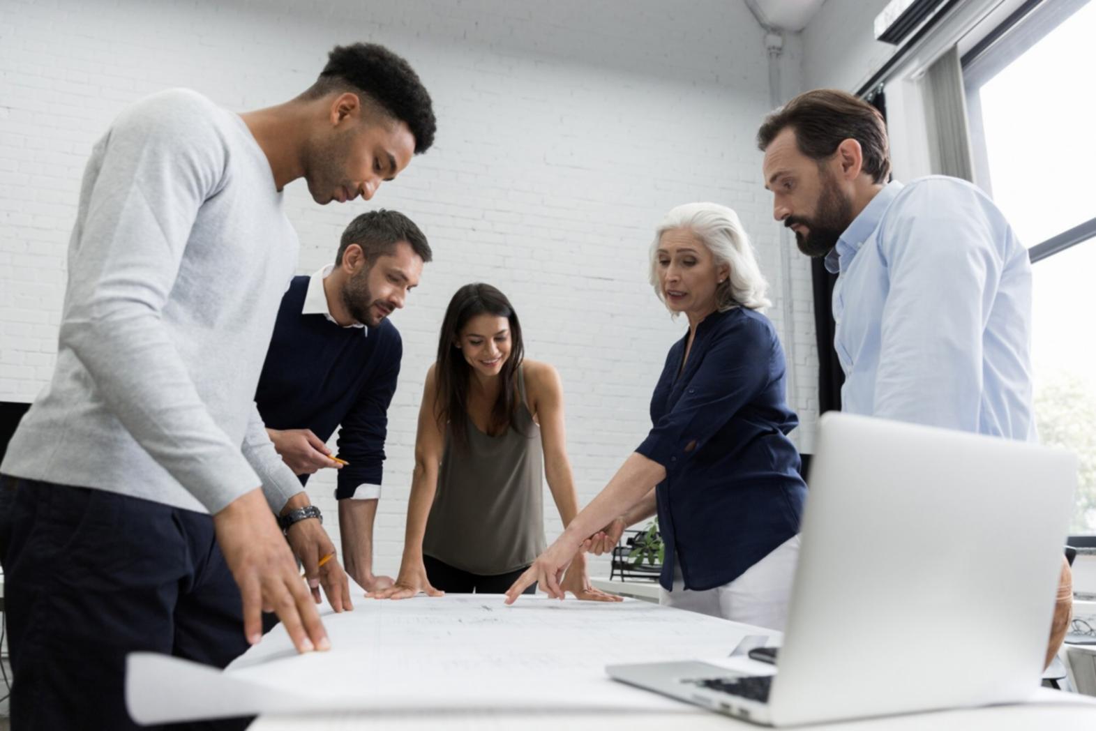 Analyse financière moderne avec outils technologiques